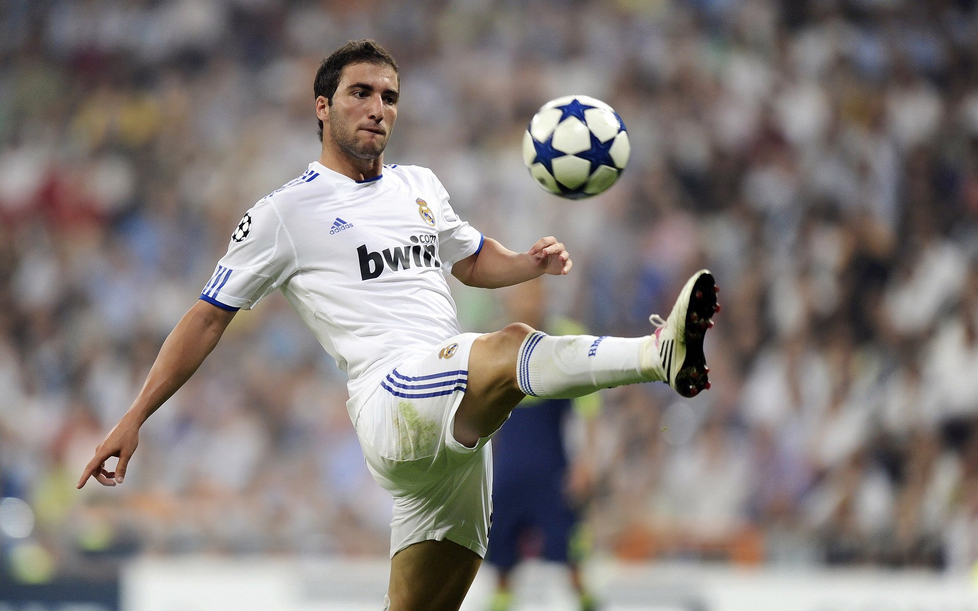 新月有意国米三将：恰尔汗、阿切尔比、西奥，恰尔汗奥卢对比埃里克森